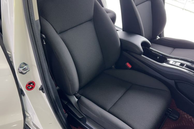 Used Honda Vezel 2020 1.5L CVT Elite Edition Right Front Seat