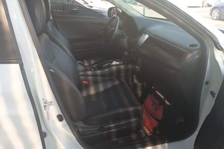 Used Honda Vezel 2020 220 TURBO CVT Luxury Edition Right Front Seat