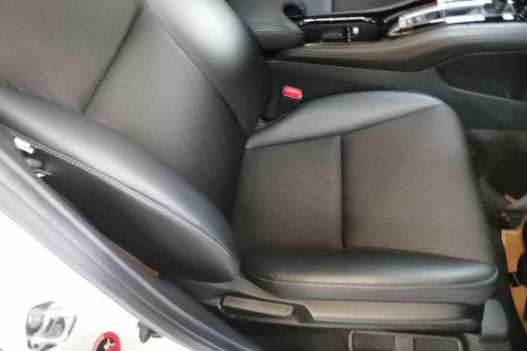 Used Honda Vezel 2020 220 TURBO CVT Luxury Edition Right Front Seat