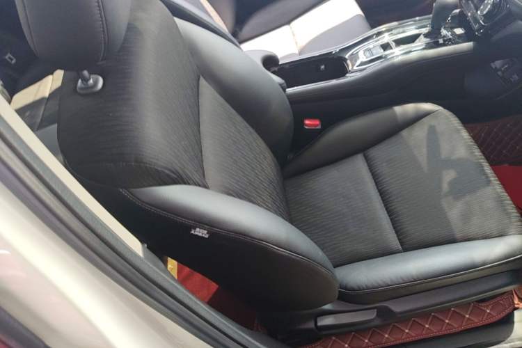 Used Honda Vezel 2020 1.5L CVT Pioneer Edition Right Front Seat