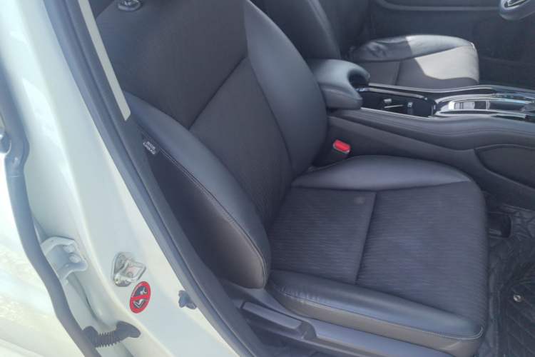 Used Honda Vezel 2020 220 TURBO CVT Luxury Edition Right Front Seat