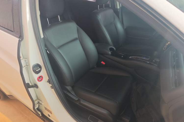 Used Honda Vezel 2020 1.5L CVT Elite Edition Right Front Seat