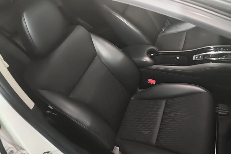 Used Honda Vezel 2020 1.5L CVT Luxury Edition Right Front Seat