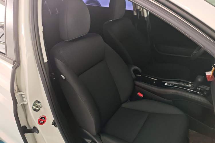 Used Honda Vezel 2020 220 TURBO CVT Elite Edition Right Front Seat