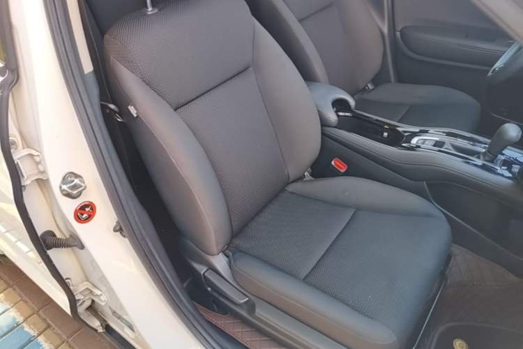 Used Honda Vezel 2020 1.5L CVT Elite Edition Right Front Seat