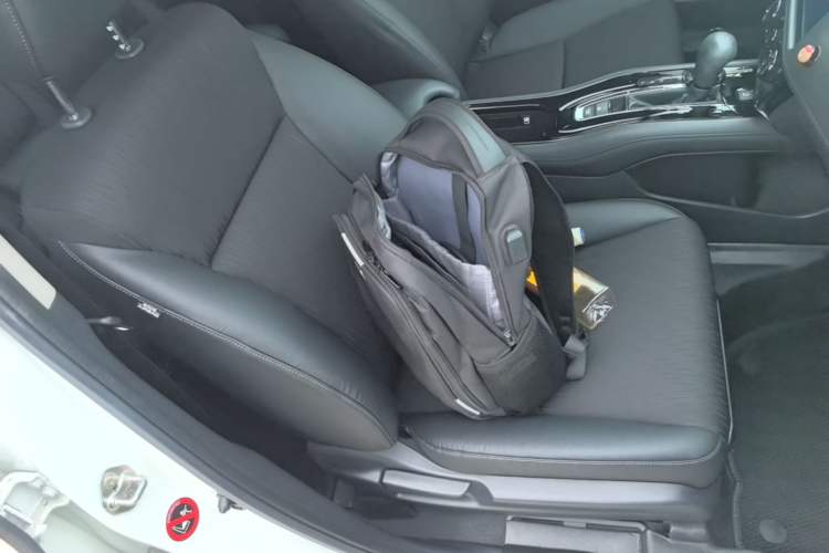 Used Honda Vezel 2020 1.5L CVT Pioneer Edition Right Front Seat
