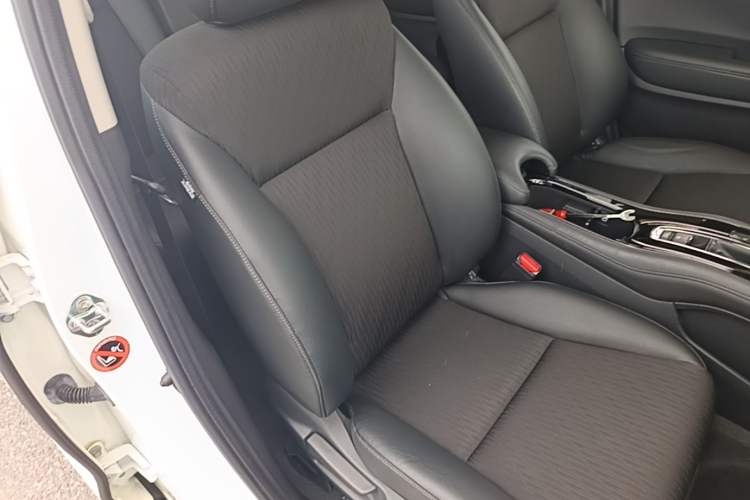 Used Honda Vezel 2020 1.5L CVT Luxury Edition Right Front Seat