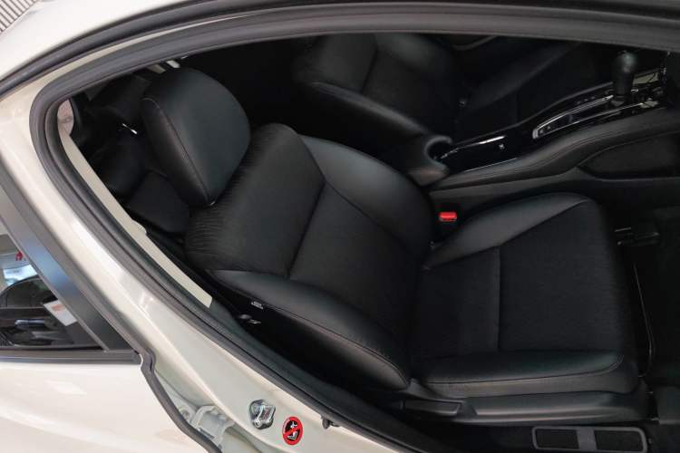 Used Honda Vezel 2020 1.5L CVT Pioneer Edition Right Front Seat