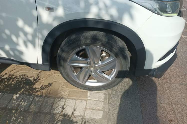 Used Honda Vezel 2020 220 TURBO CVT Elite Edition Right Front Wheel Hub
