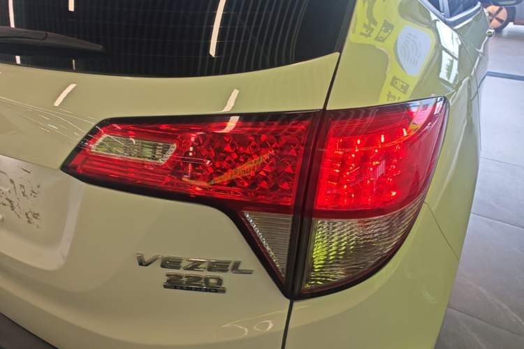 Used Honda Vezel 2020 220 TURBO CVT Elite Edition Right Rear Taillight