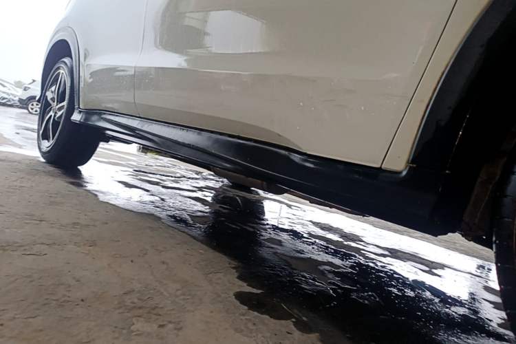 Used Honda Vezel 2020 1.5L CVT Luxury Edition Right Side Sill