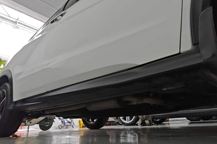Used Honda Vezel 2020 1.5L CVT Luxury Edition Right Side Sill