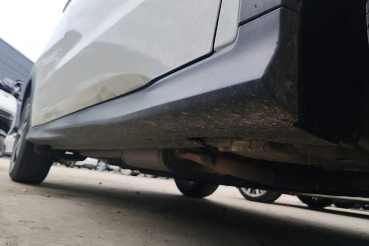 Used Honda Vezel 2020 1.5L CVT Pioneer Edition Right Side Sill