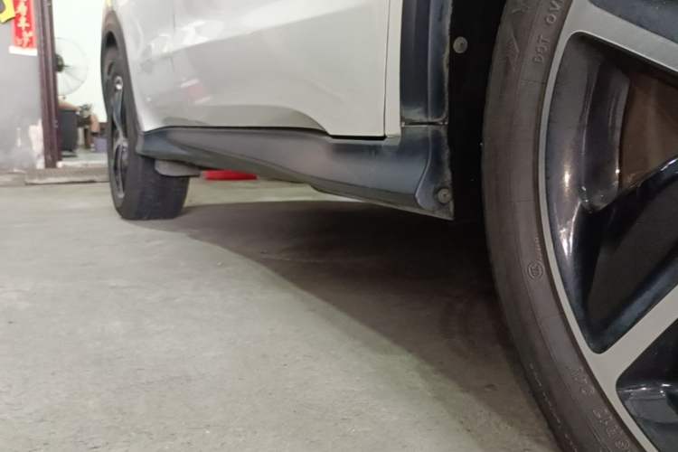 Used Honda Vezel 2020 1.5L CVT Pioneer Edition Right Side Sill