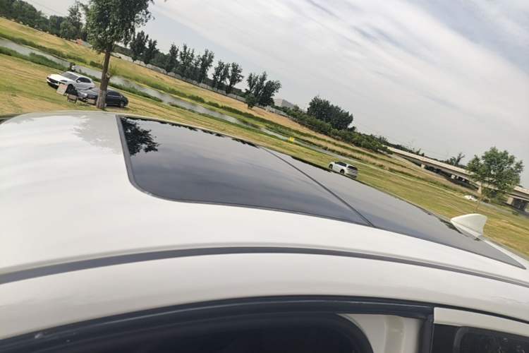 Used Honda Vezel 2020 1.5L CVT Elite Edition Roof