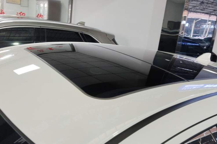 Used Honda Vezel 2020 1.5L CVT Elite Edition Roof