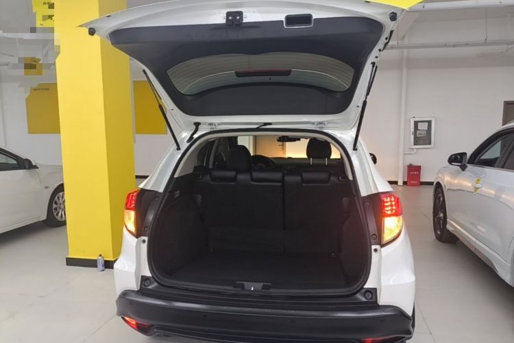 Used Honda Vezel 2020 1.5L CVT Pioneer Edition Trunk
