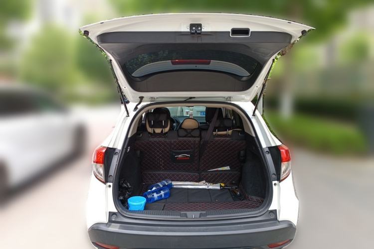 Used Honda Vezel 2020 1.5L CVT Elite Edition Trunk