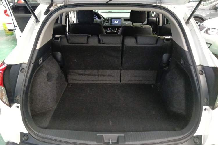 Used Honda Vezel 2020 220 TURBO CVT Elite Edition Trunk
