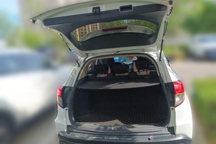 Used Honda Vezel 2020 220 TURBO CVT Elite Edition Trunk