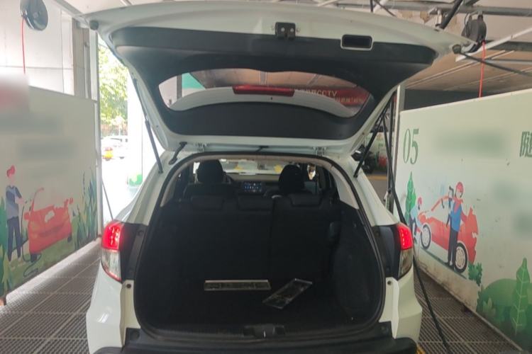 Used Honda Vezel 2020 1.5L CVT Elite Edition Trunk