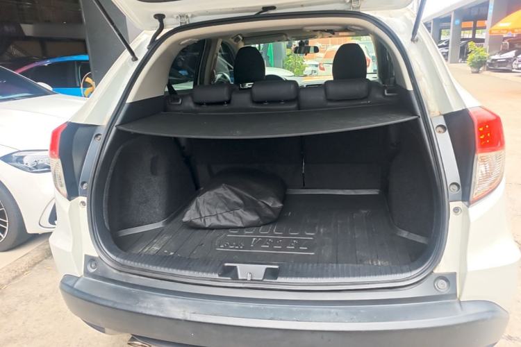 Used Honda Vezel 2020 220 TURBO CVT Elite Edition Trunk
