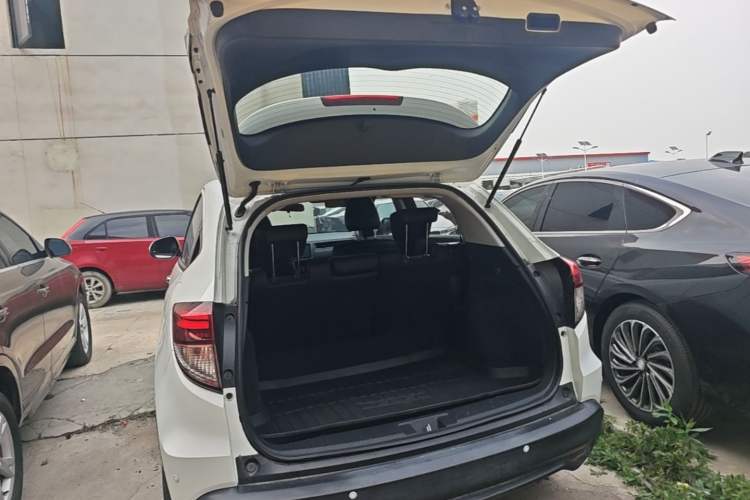 Used Honda Vezel 2020 1.5L CVT Luxury Edition Trunk