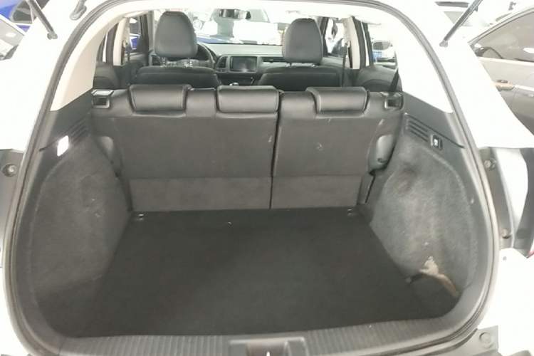Used Honda Vezel 2020 220 TURBO CVT Luxury Edition Trunk