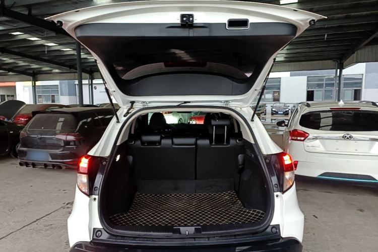 Used Honda Vezel 2020 1.5L CVT Luxury Edition Trunk
