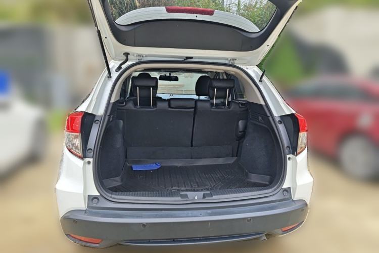 Used Honda Vezel 2020 1.5L CVT Elite Edition Trunk