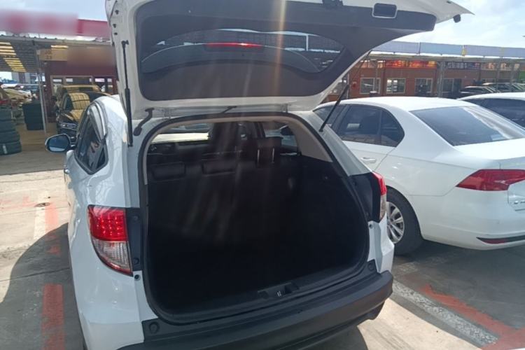 Used Honda Vezel 2020 1.5L CVT Pioneer Edition Trunk
