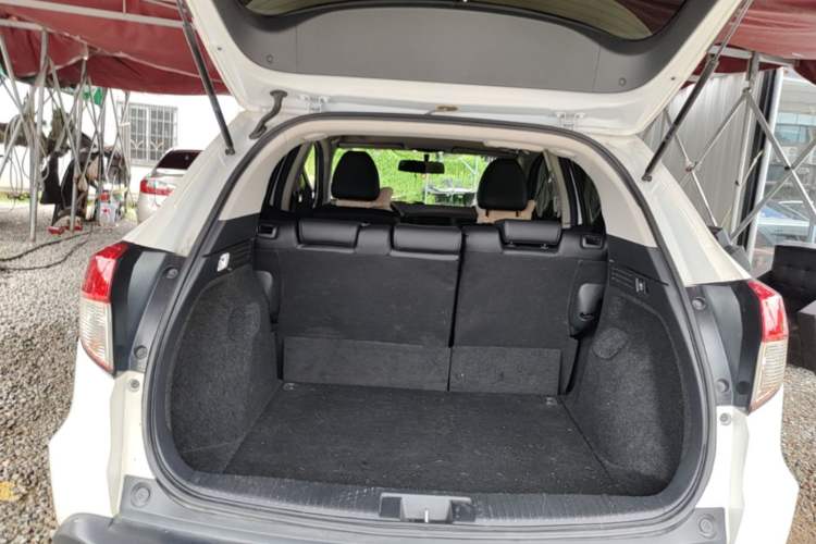 Used Honda Vezel 2020 1.5L CVT Pioneer Edition Trunk