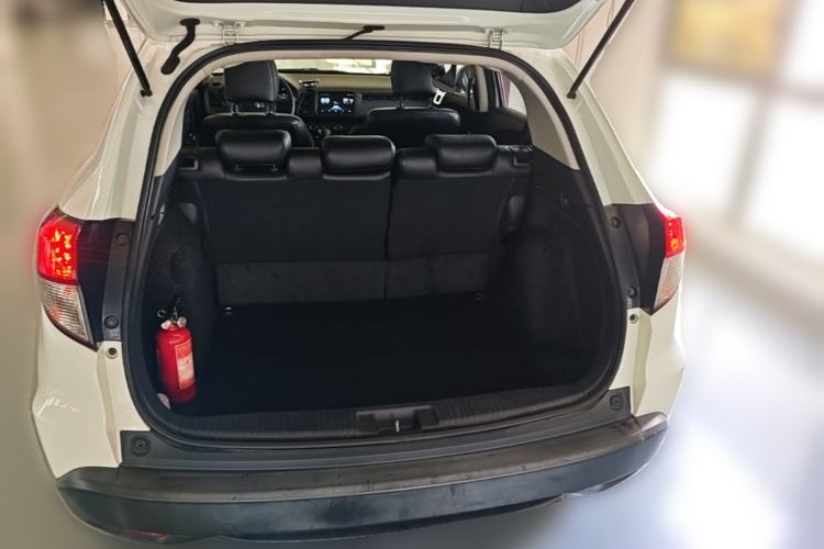 Used Honda Vezel 2020 1.5L CVT Elite Edition Trunk