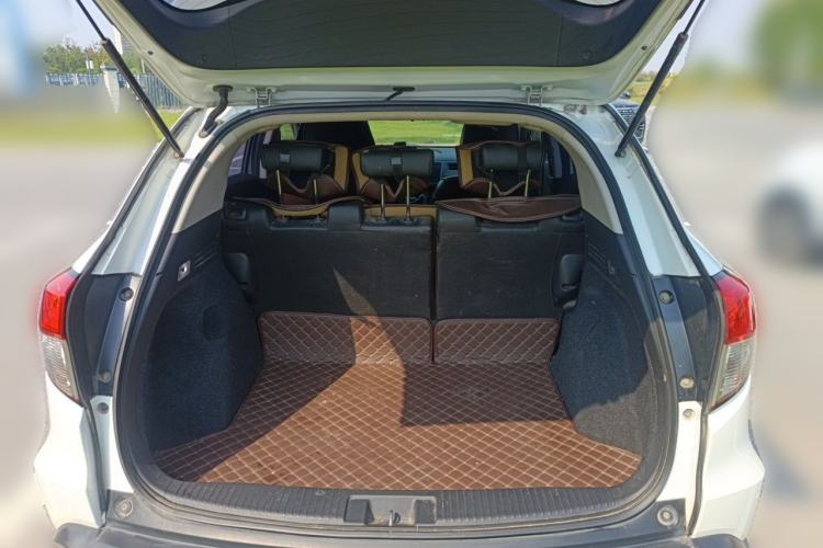 Used Honda Vezel 2020 1.5L CVT Pioneer Edition Trunk