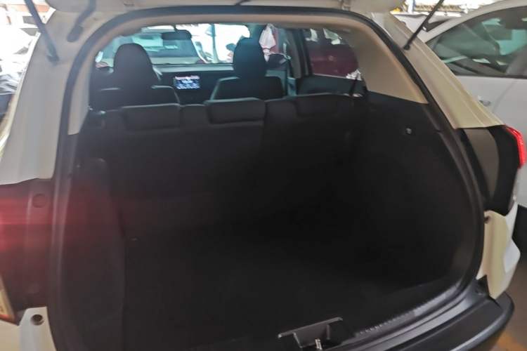 Used Honda Vezel 2020 1.5L CVT Elite Edition Trunk