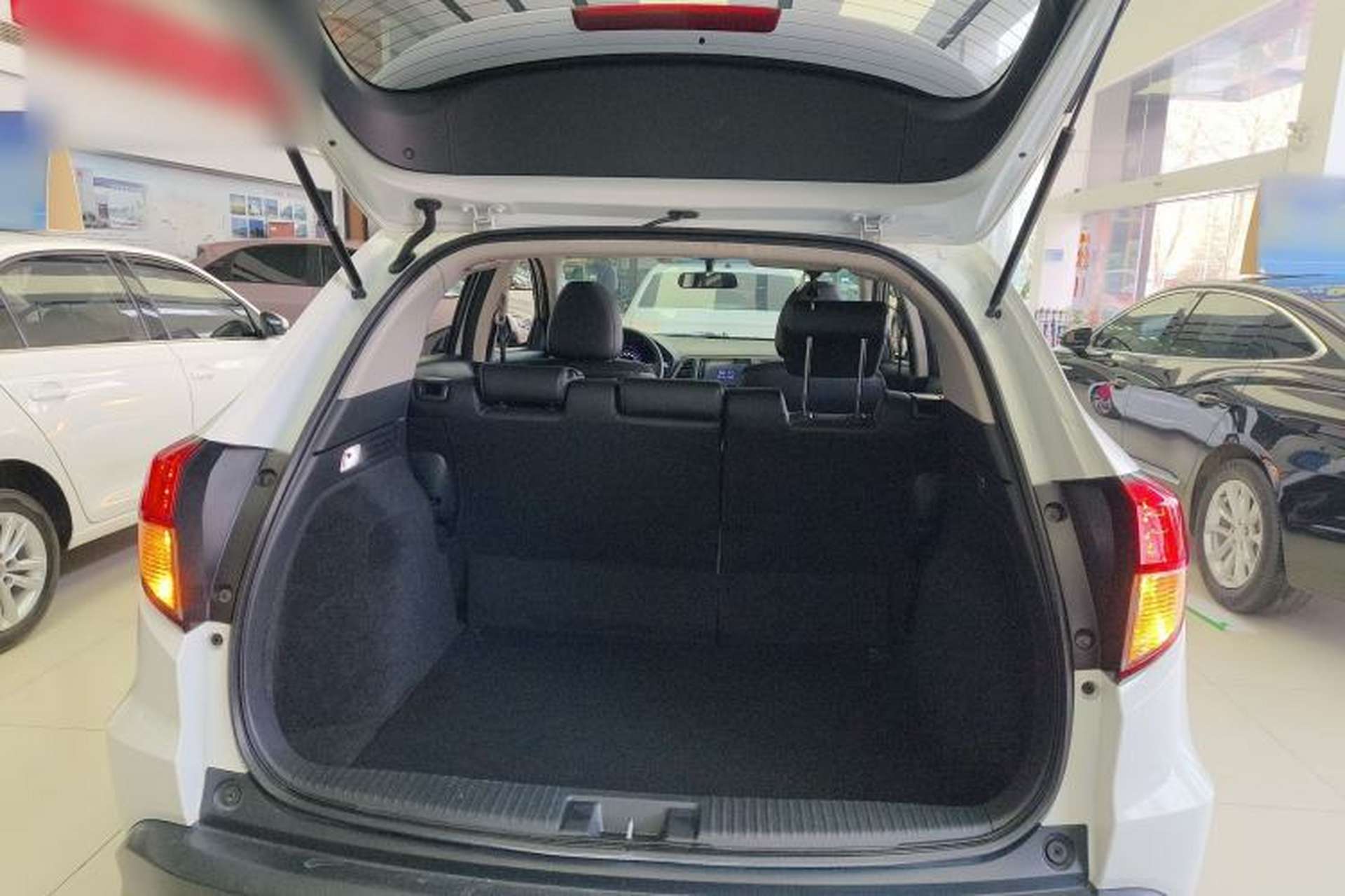Used Honda Vezel 2020 1.5L CVT Pioneer Edition Trunk