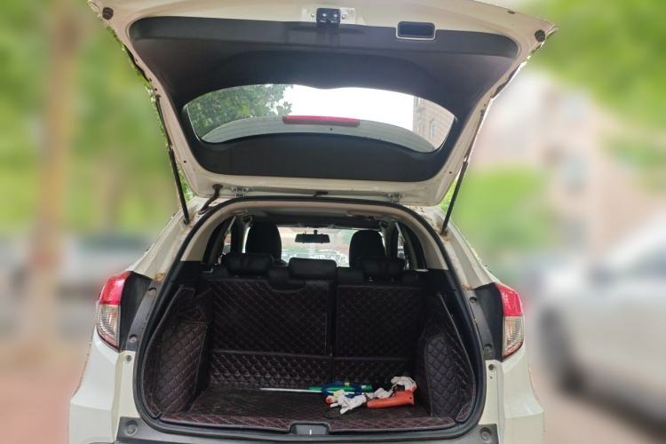 Used Honda Vezel 2020 1.5L CVT Elite Edition Trunk