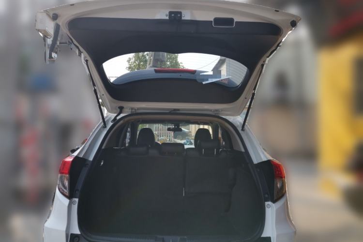 Used Honda Vezel 2020 1.5L CVT Elite Edition Trunk