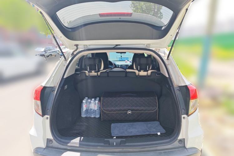 Used Honda Vezel 2020 220 TURBO CVT Elite Edition Trunk