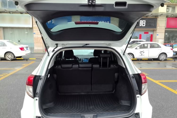 Used Honda Vezel 2020 220 TURBO CVT Luxury Edition Trunk