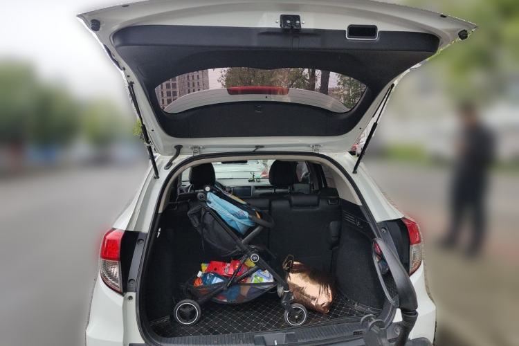 Used Honda Vezel 2020 1.5L CVT Pioneer Edition Trunk
