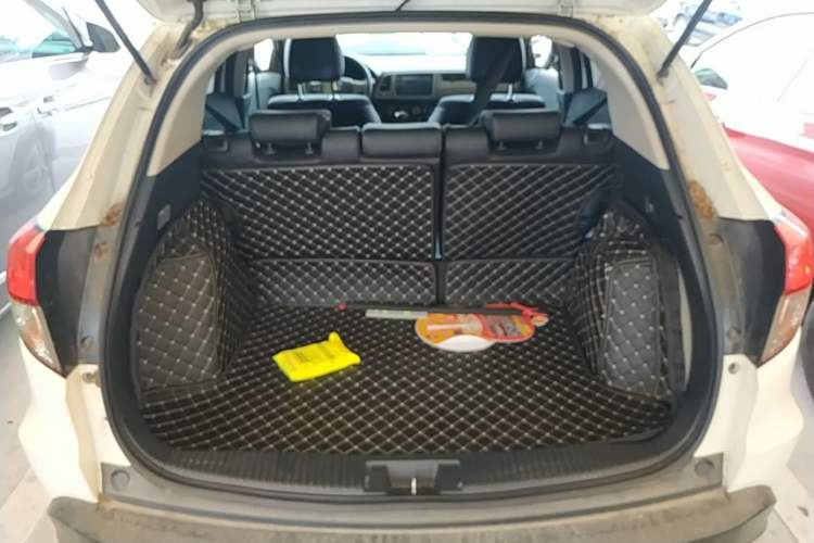 Used Honda Vezel 2020 1.5L CVT Pioneer Edition Trunk