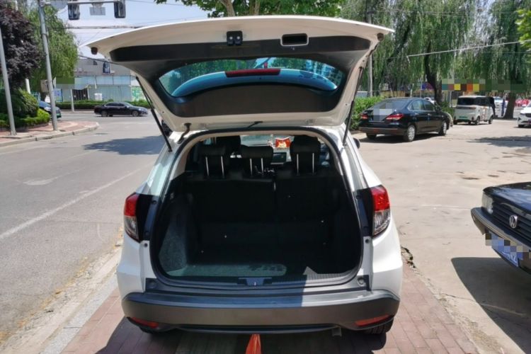 Used Honda Vezel 2020 1.5L CVT Elite Edition Trunk