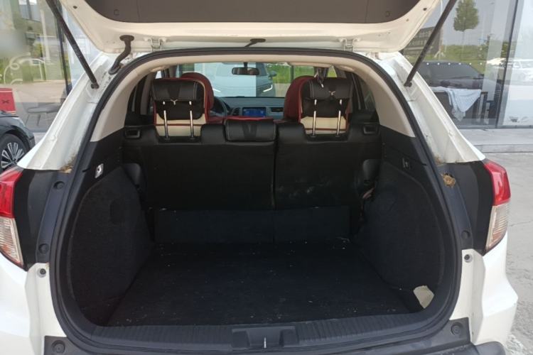 Used Honda Vezel 2020 1.5L CVT Elite Edition Trunk
