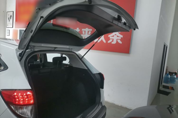Used Honda Vezel 2020 1.5L CVT Pioneer Edition Trunk