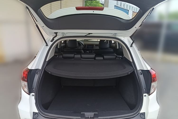 Used Honda Vezel 2020 1.5L CVT Luxury Edition Trunk