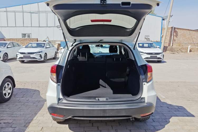 Used Honda Vezel 2020 1.5L CVT Elite Edition Trunk