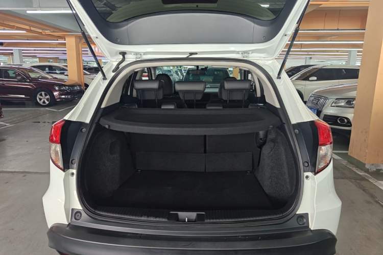 Used Honda Vezel 2020 1.5L CVT Pioneer Edition Trunk
