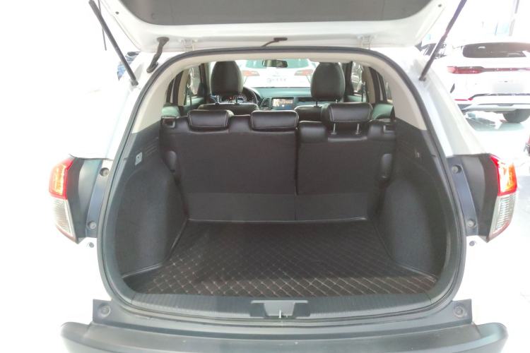 Used Honda Vezel 2020 1.5L CVT Elite Edition Trunk