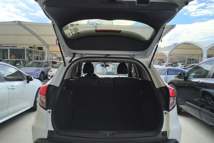 Used Honda Vezel 2020 1.5L CVT Elite Edition Trunk